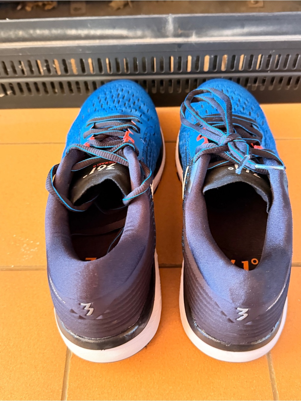 Men's Blue Athletic Running Shoes with Charcoal Details - Picture 10 of 13